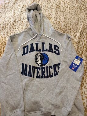 NBA Dallas Mavericks Gray Pullover Hoodie with Team Crest